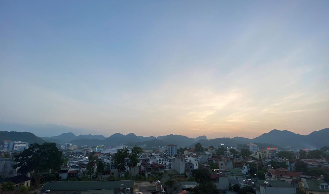 Отель Khach San Hoa Ban Trang Son La Экстерьер фото
